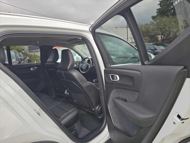 2025 Volvo XC40 B5 Core Bright Theme