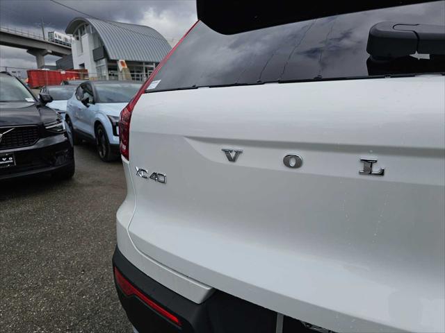 2025 Volvo XC40 B5 Core Bright Theme