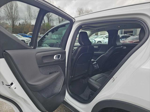 2025 Volvo XC40 B5 Core Bright Theme
