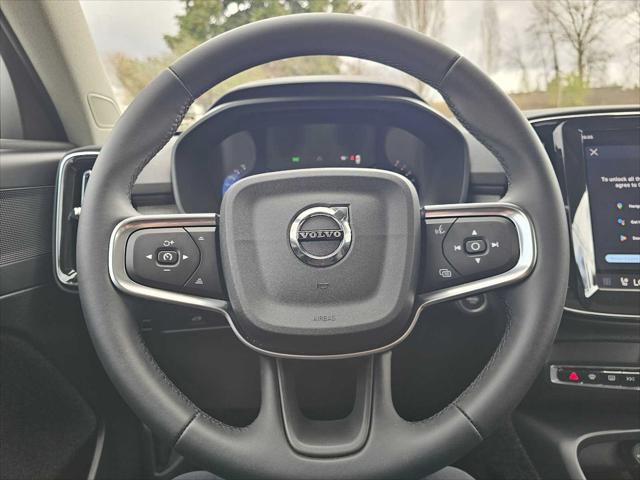 2025 Volvo XC40 B5 Core Bright Theme
