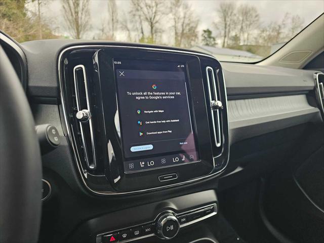 2025 Volvo XC40 B5 Core Bright Theme