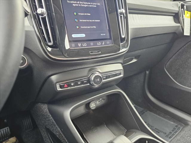 2025 Volvo XC40 B5 Core Bright Theme