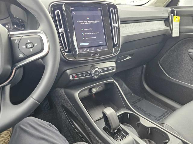 2025 Volvo XC40 B5 Core Bright Theme