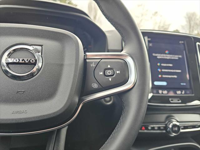 2025 Volvo XC40 B5 Core Bright Theme
