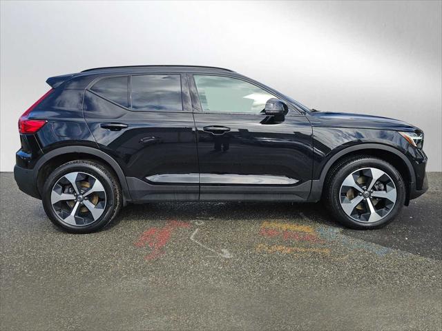 2025 Volvo XC40 B5 Plus Dark Theme