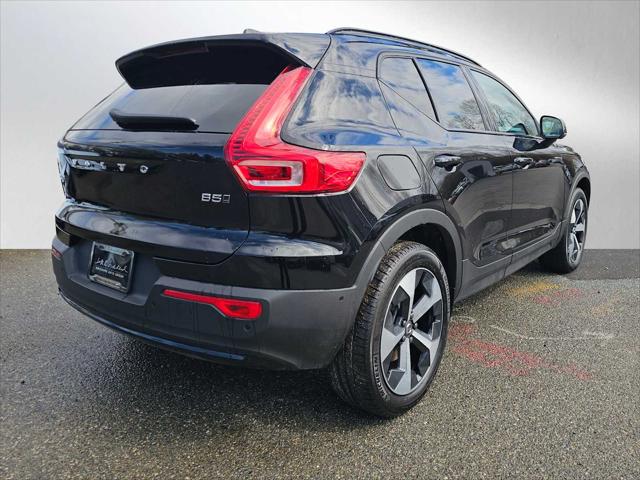 2025 Volvo XC40 B5 Plus Dark Theme