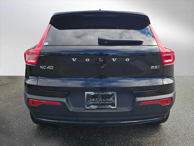 2025 Volvo XC40 B5 Plus Dark Theme