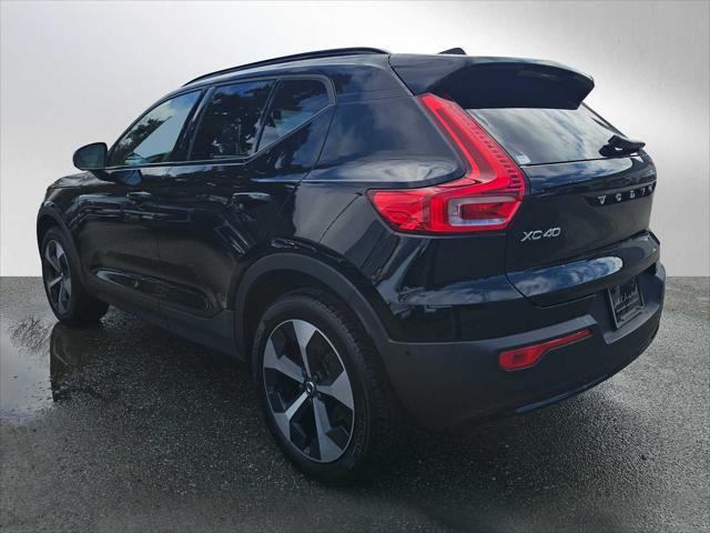 2025 Volvo XC40 B5 Plus Dark Theme
