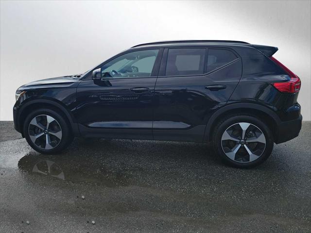 2025 Volvo XC40 B5 Plus Dark Theme