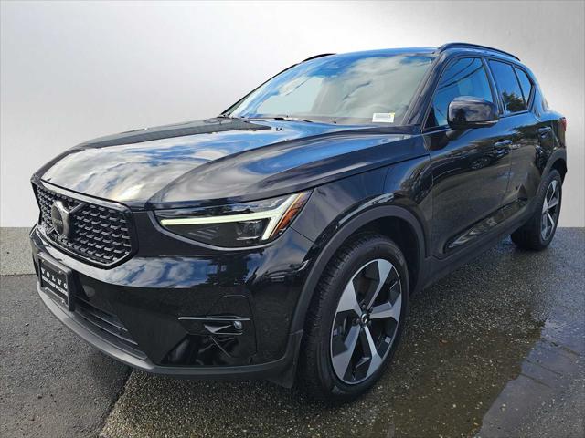 2025 Volvo XC40 B5 Plus Dark Theme