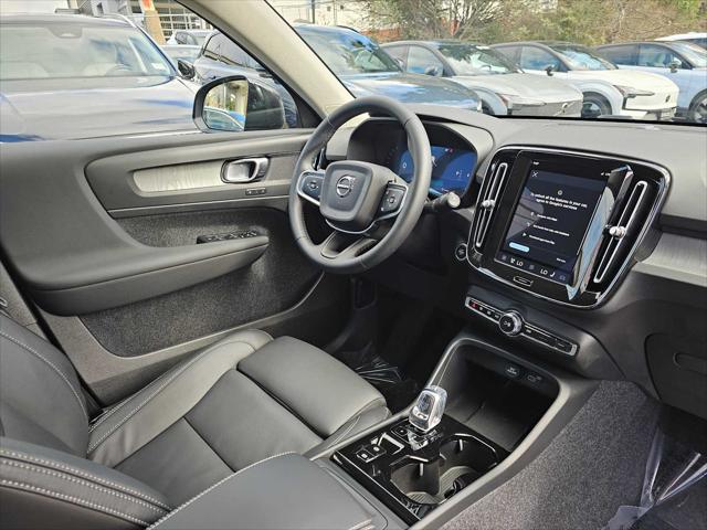 2025 Volvo XC40 B5 Plus Dark Theme