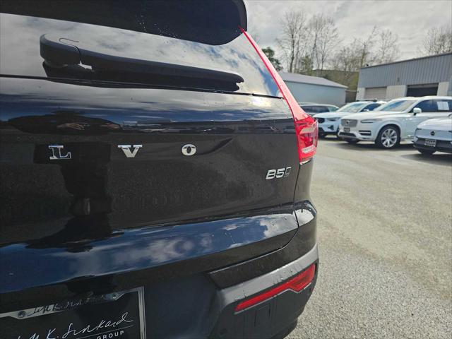 2025 Volvo XC40 B5 Plus Dark Theme