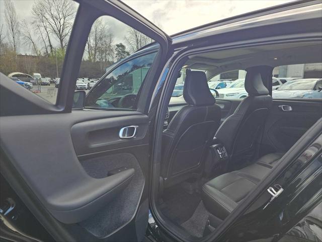 2025 Volvo XC40 B5 Plus Dark Theme
