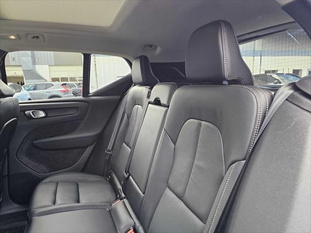 2025 Volvo XC40 B5 Plus Dark Theme