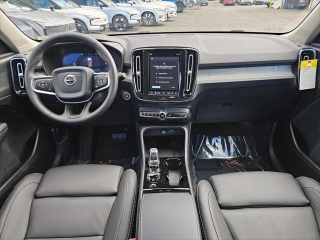 2025 Volvo XC40 B5 Plus Dark Theme