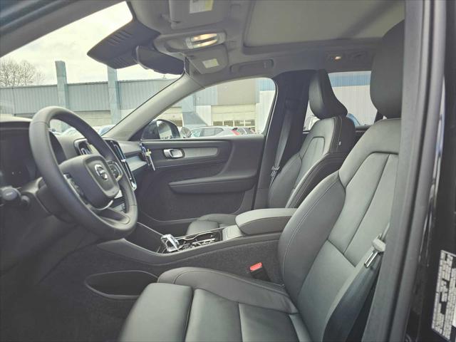 2025 Volvo XC40 B5 Plus Dark Theme