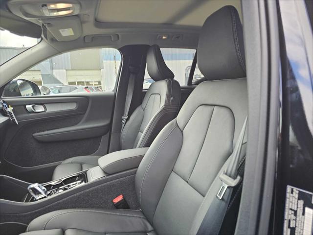 2025 Volvo XC40 B5 Plus Dark Theme