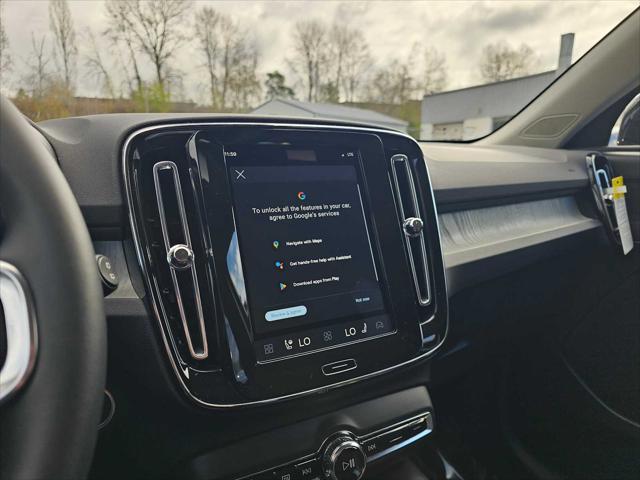 2025 Volvo XC40 B5 Plus Dark Theme