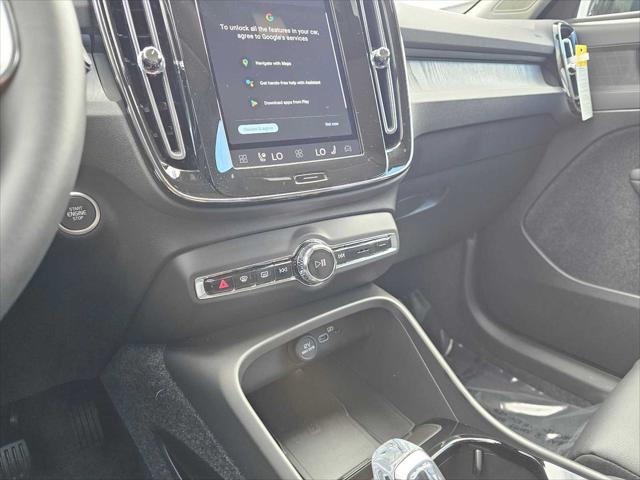 2025 Volvo XC40 B5 Plus Dark Theme