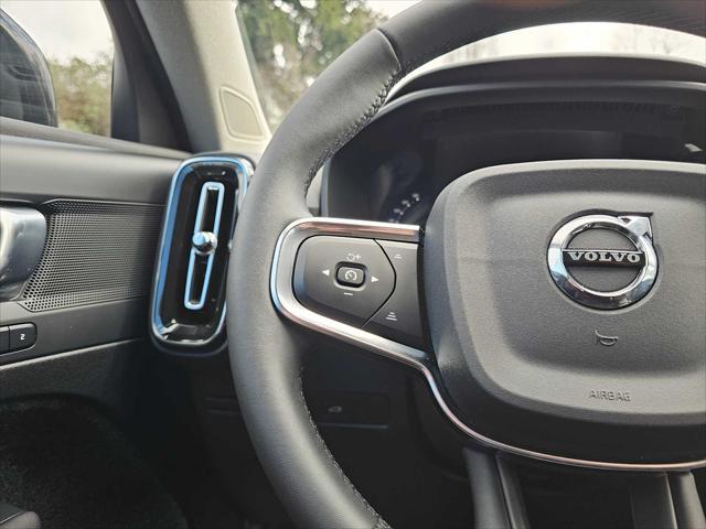 2025 Volvo XC40 B5 Plus Dark Theme