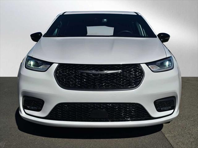 2024 Chrysler Pacifica Hybrid S Appearance Pkg