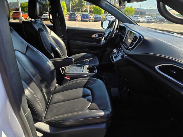 2024 Chrysler Pacifica Hybrid S Appearance Pkg