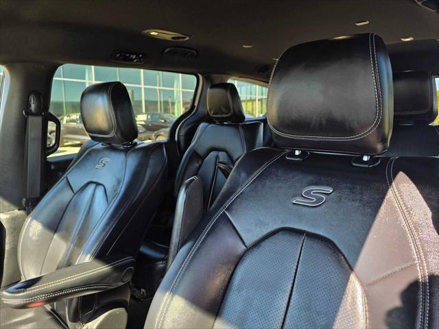 2024 Chrysler Pacifica Hybrid S Appearance Pkg