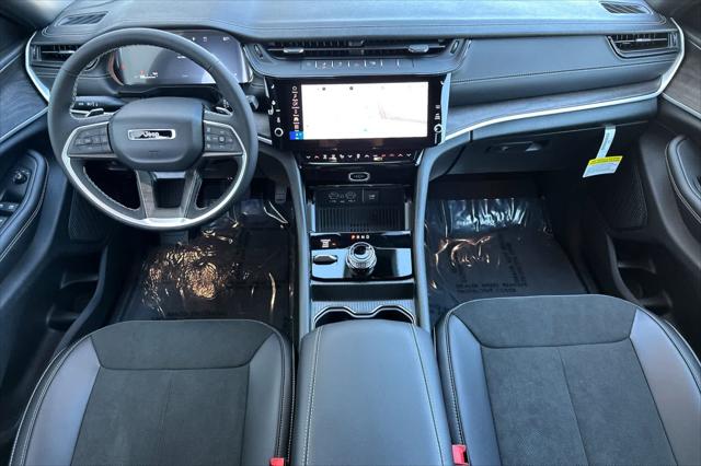 2026 Jeep Grand Cherokee L Altitude 4x4