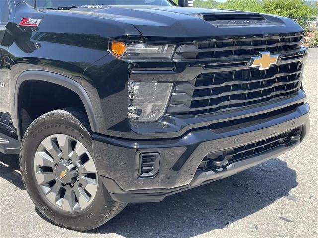 2025 Chevrolet Silverado 2500HD 4WD Crew Cab Standard Bed Custom
