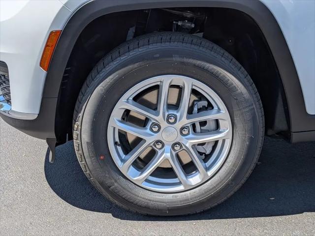 2026 Jeep Grand Cherokee L Laredo 4x2