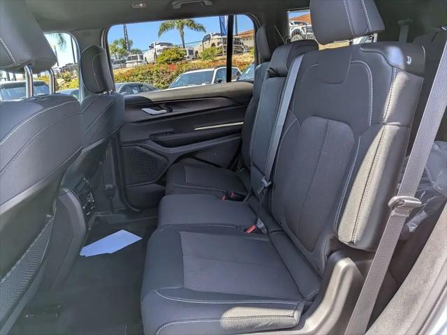 2026 Jeep Grand Cherokee L Laredo 4x2