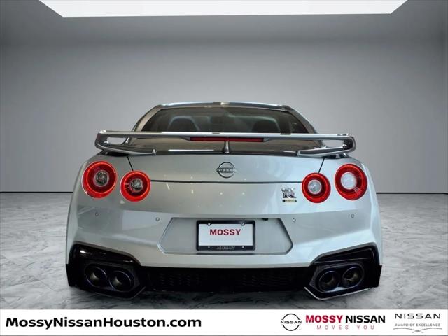 2024 Nissan GT-R T-spec Dual-clutch 6-Speed Transmission