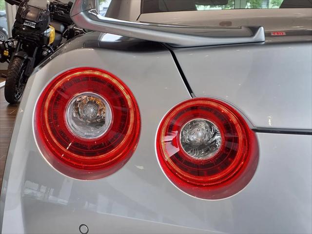 2024 Nissan GT-R T-spec Dual-clutch 6-Speed Transmission
