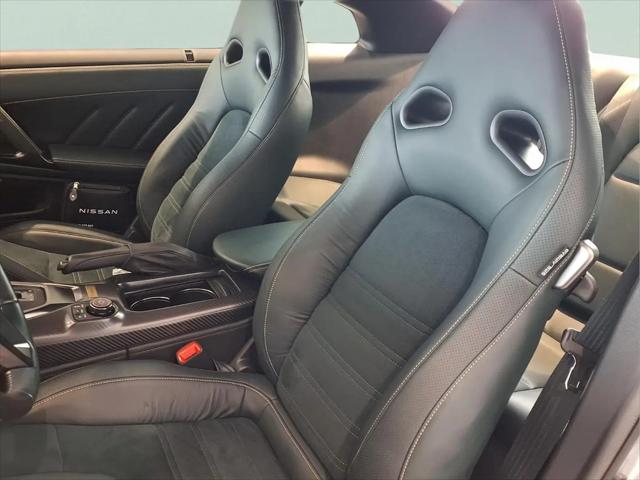 2024 Nissan GT-R T-spec Dual-clutch 6-Speed Transmission