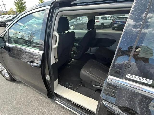 2023 Chrysler Voyager LX