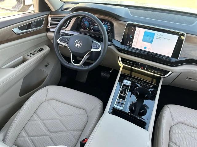 2026 Volkswagen Atlas SE with Technology