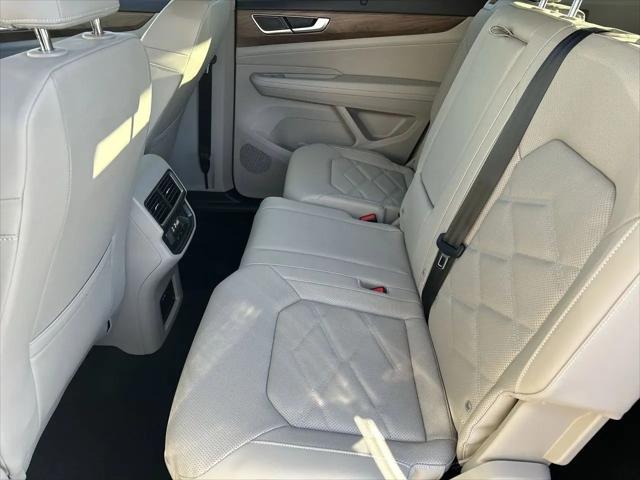 2026 Volkswagen Atlas SE with Technology
