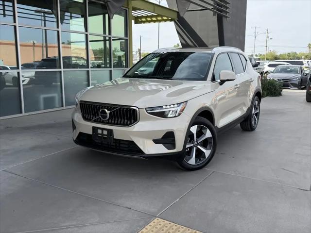 2025 Volvo XC40 B5 Core Bright Theme