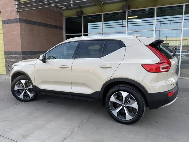 2025 Volvo XC40 B5 Core Bright Theme