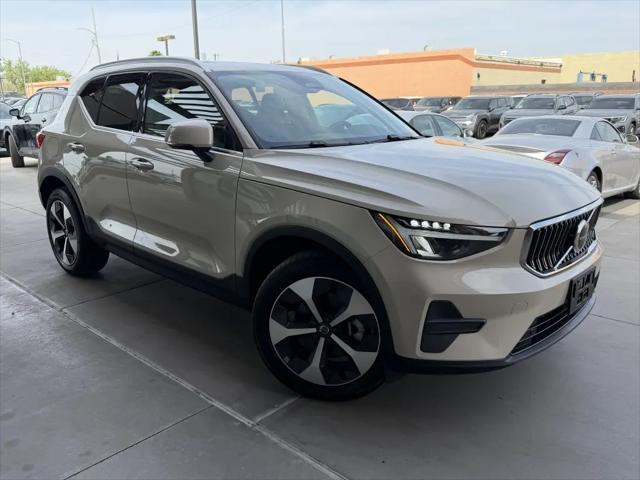2025 Volvo XC40 B5 Core Bright Theme