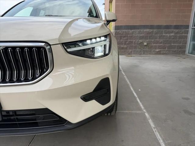 2025 Volvo XC40 B5 Core Bright Theme