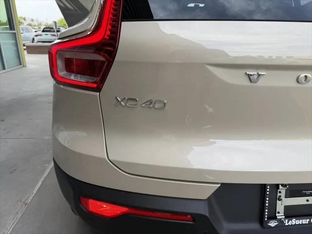 2025 Volvo XC40 B5 Core Bright Theme
