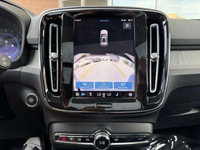 2025 Volvo XC40 B5 Core Bright Theme
