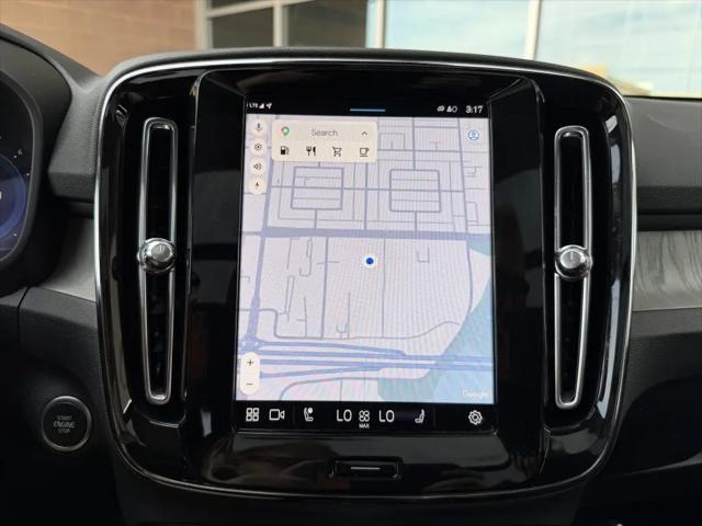 2025 Volvo XC40 B5 Core Bright Theme