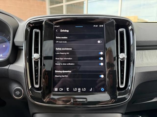 2025 Volvo XC40 B5 Core Bright Theme