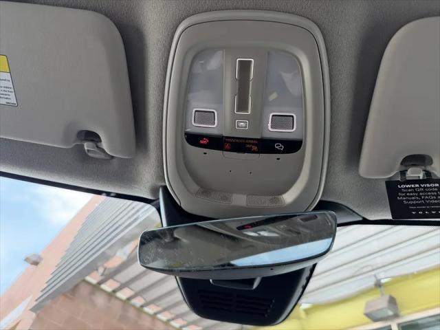 2025 Volvo XC40 B5 Core Bright Theme
