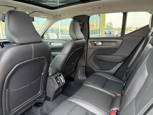 2025 Volvo XC40 B5 Core Bright Theme