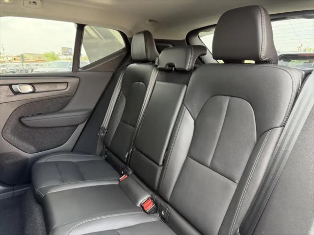 2025 Volvo XC40 B5 Core Bright Theme