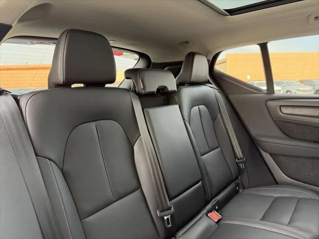 2025 Volvo XC40 B5 Core Bright Theme