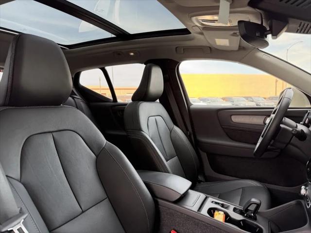 2025 Volvo XC40 B5 Core Bright Theme